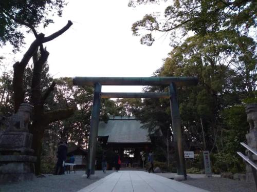 a torii gate with a statue of a person at サマサマドゥア saMa-saMa Dua in Odawara