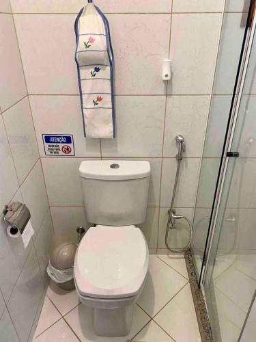 a bathroom with a toilet and towels on the wall at Ap da Serra em Barão de Javary in Miguel Pereira