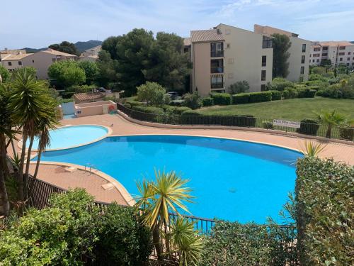 Πισίνα στο ή κοντά στο Studio "Un jardin d'azur" avec Piscine de mai à septembre