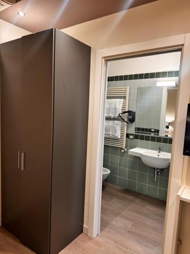 Kuchyň nebo kuchyňský kout v ubytování Confidence Hotel Parma
