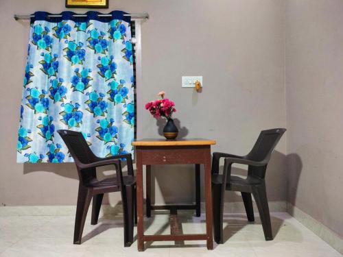 Χώρος καθιστικού στο Y's Independent 2BHK Home