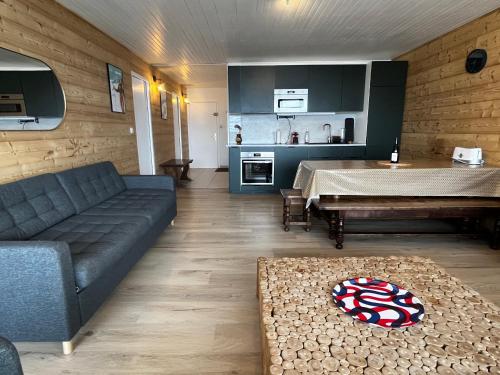 Photo de la galerie de l'établissement Appart 6 pers, Plein sud et Skis aux pieds, à Huez