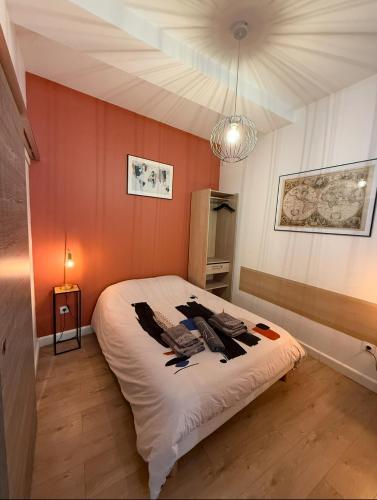 a bedroom with red walls and a bed in it at Les Studios du Centre Historique de Valence in Valence
