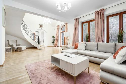 O zonă de relaxare la Lumina villas in Warsaw