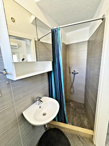 a bathroom with a sink and a shower at Studio apartment Matoni in Postira