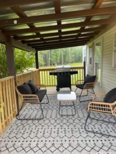 En balkon eller terrasse på Chic 2BR Home in Jacksonville