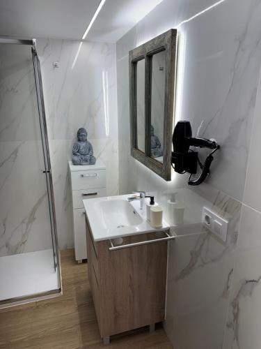 Bilik mandi di Casa Lounge Xacobeo