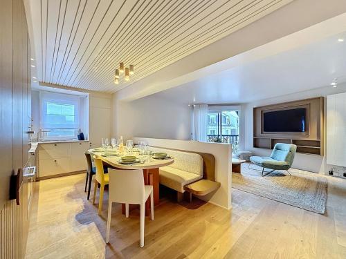 Urban Elite YourHostHelper