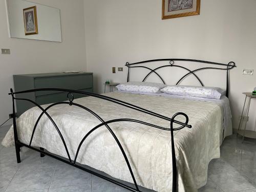 a bedroom with a bed with a black metal frame at Country House la Quercia in Mogliano Veneto