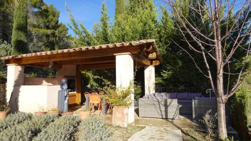 Κήπος έξω από το Les jardins de Saint Blaise