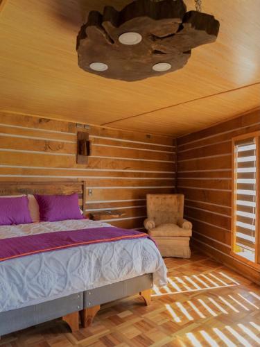 a bedroom with a bed and a ceiling at Hotel Boutique La Casa de Coco in Gorbea