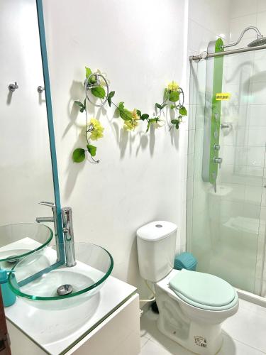 a bathroom with a sink and a toilet and a shower at Apartamento Vacacional San Jerónimo in Medellín