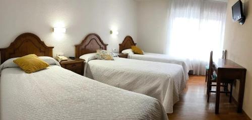 Posteľ alebo postele v izbe v ubytovaní Hostal Hispano