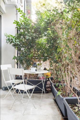 Vibrant Urban Chic Apartment