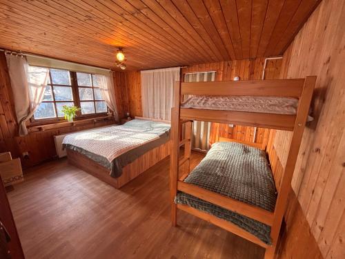 a room with two bunk beds in a cabin at Chata u rybníka Machčák in Třebušín