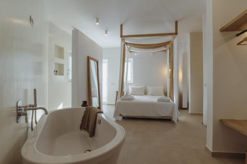 Кровать или кровати в номере Villa Chora With Swimming pool