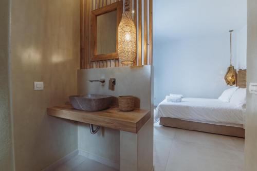 Кровать или кровати в номере Villa Chora With Swimming pool