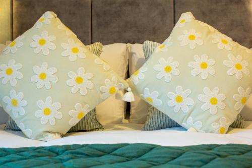 two pillows on a bed with flowers on them at No 20 Killarney Holiday Village in Killarney