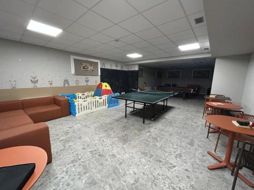 a room with a ping pong table and a ping pong ball at Maison Du Coeur Champoluc - Spa, Gym e aree relax in Champoluc