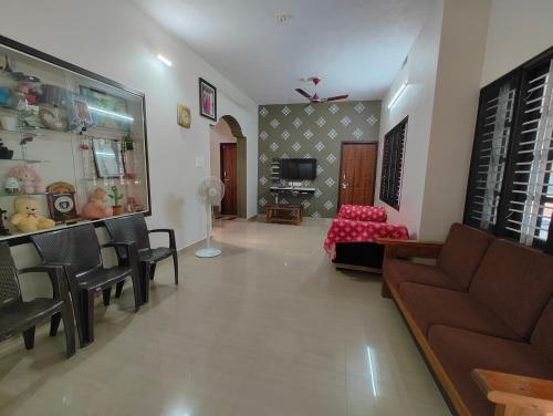 Posezení v ubytování 2 Bedroom house in Hebri