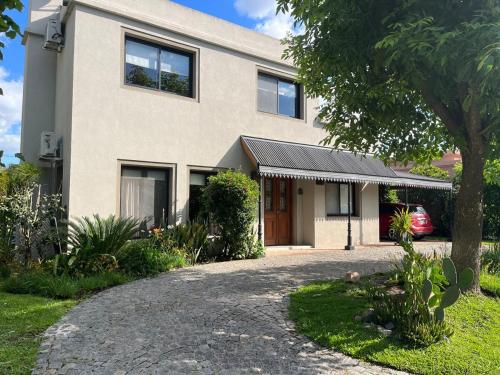 Κήπος έξω από το Villa Olivis Tortugas
