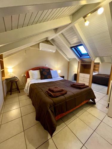 a bedroom with a large bed in a attic at Ira Apartments in Lassi