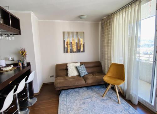 a living room with a couch and a window at Apartamento Viña del Mar 1270 in Viña del Mar