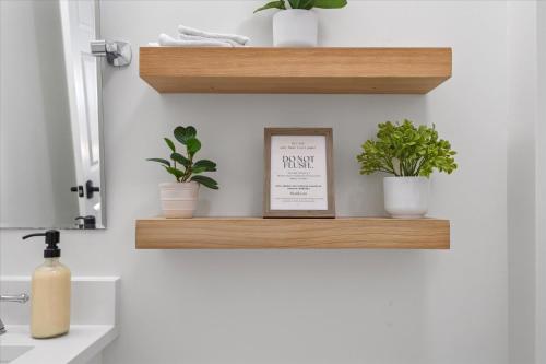 Ванная комната в Top Floor - Mass Ave in Heart of Indy with Balcony