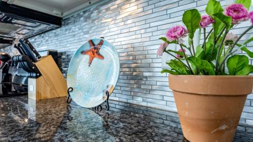 Φωτογραφία από το άλμπουμ του Walk to Sea! Spacious Beachfront w 7BR! Sleeps 28! σε Gilchrist