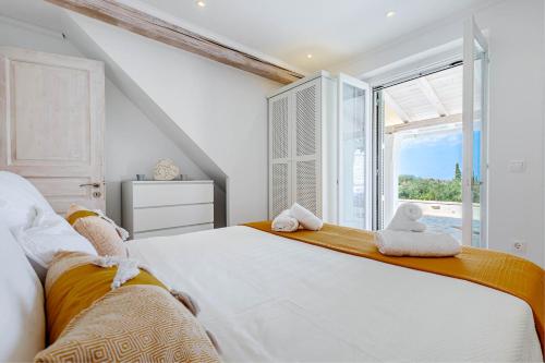 En eller flere senge i et værelse på Villa Natura, Tranquility & Privacy near Acharavi