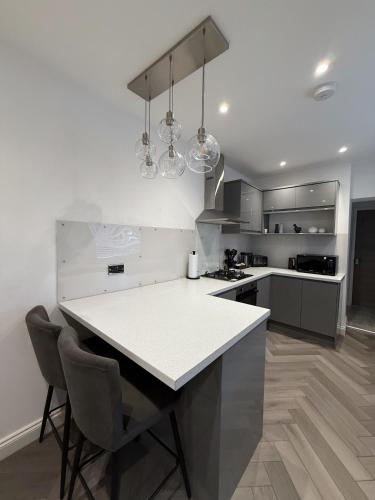 The Manchester Haven Sleeps 10 Near City Centre Breakfast hamper included photo 11