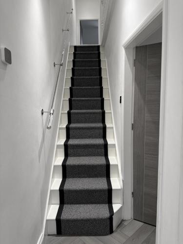 The Manchester Haven Sleeps 10 Near City Centre Breakfast hamper included photo 27