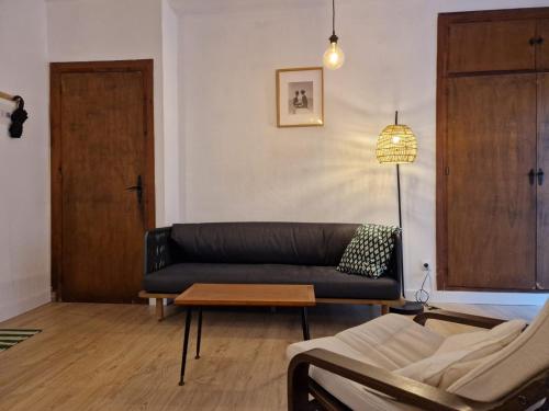 Habitación individual tranquila con baño privado en piso compartido