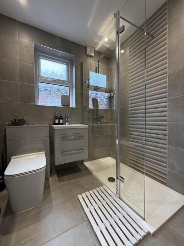 The Manchester Haven Sleeps 10 Near City Centre Breakfast hamper included photo 36