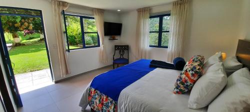 Postel nebo postele na pokoji v ubytování Ecohotel Guaduales Nature