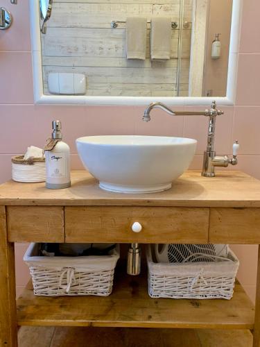 a bathroom counter with a sink and a mirror at Agriturismo La Terrazza su Farfa in Castelnuovo di Farfa