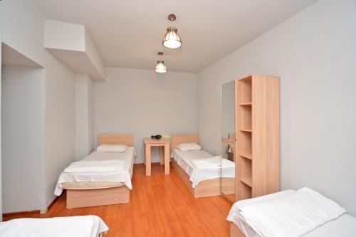 Postel nebo postele na pokoji v ubytování C&H guest house