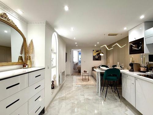 La Suite Spacieuse - avec Balcon - Cœur de Dijon