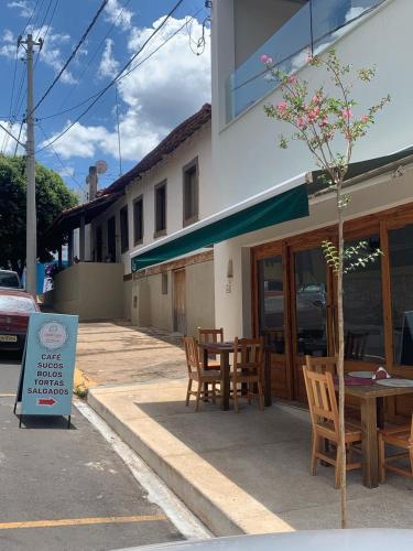 a table and chairs sitting outside of a building at Estúdio ao lado da Praia - Rifaina in Rifaina