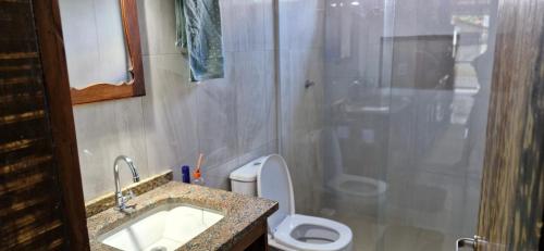Bilik mandi di Casa Ypê Amarelo 1