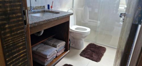Bilik mandi di Casa Ypê Amarelo 1