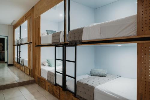 Katil atau katil-katil dalam bilik di Central Hostel Philos