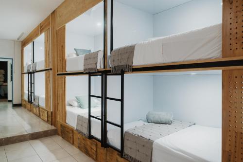 Katil atau katil-katil dalam bilik di Central Hostel Philos