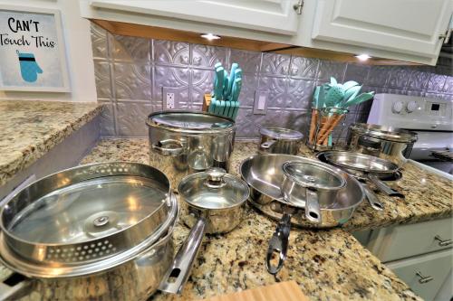 Beachfront Bliss 3BR Oceanfront Condo with Pool and Hot Tub photo 26
