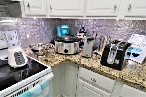 Beachfront Bliss 3BR Oceanfront Condo with Pool and Hot Tub photo 25