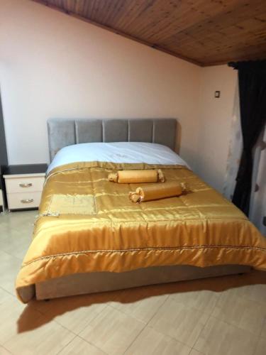 a large bed in a room with at Bar Kafe Pjetri Guest House in Patza-Kuqani