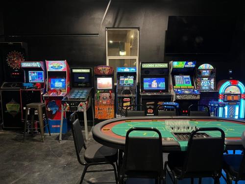 a poker room with a table and many slot machines at The Greens, Golf, Pool & Arcade by Coachella in Indio