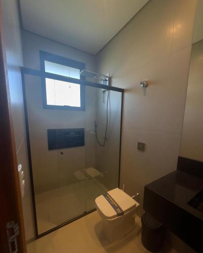 a bathroom with a shower and a toilet at Rivieira Santa Cristina XIII FJR in Paranapanema