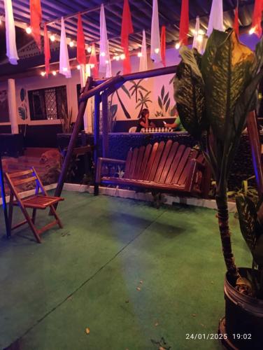a room with a swing and a plant and lights at hosteria y camping piedras verdes in Sopetran