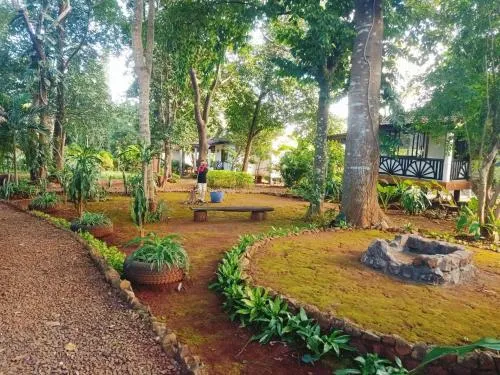 VANESSA'S GARDEN Restaurant & Bungalow